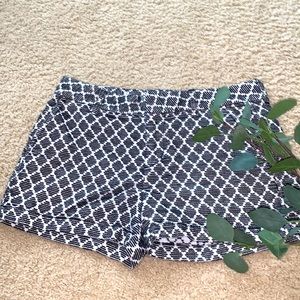 Gap black and white printed shorts size 2